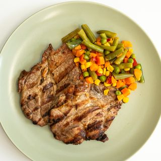 Ceafa de porc la grill.