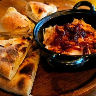 Fasole bătută cu ceapă caramelizată