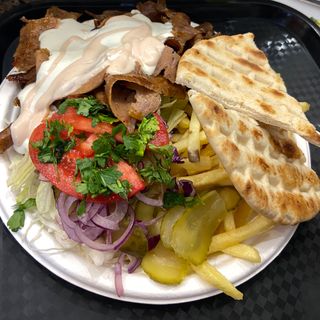 Doner la farfurie cu cartofi prăjiți