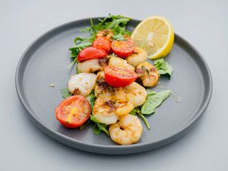 Creveți în sos de vin alb și focaccia