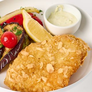 Șalău în crustă de migdale