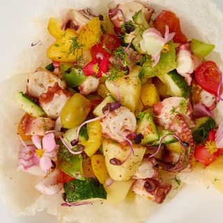 Salată cu caracatiță