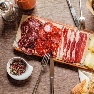 Platou mezeluri argentiniene