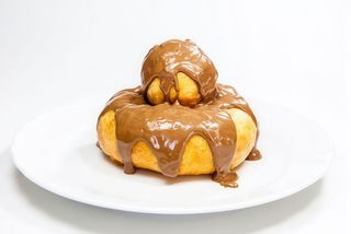 Papanași cu Nutella, nuci coapte și înghețată vanilie