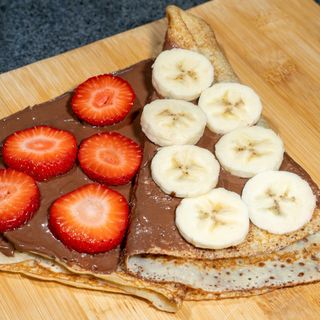 Clătită cu nutella căpșuni și banane 40x40 cm