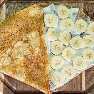 Clătită cu ciocolată albă și banane 40x40 cm