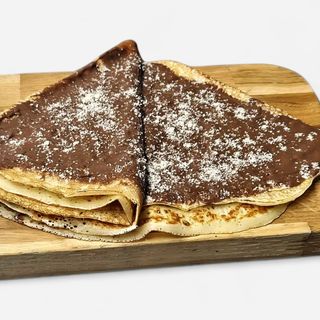 Clătită cu cremă KitKat și biscuiți  40x40 cm