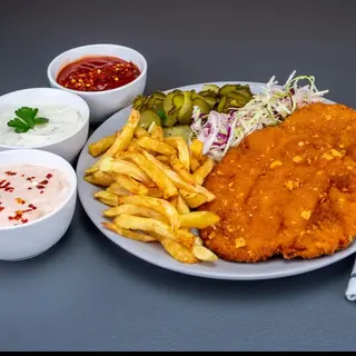 Șnițel XXL la farfurie