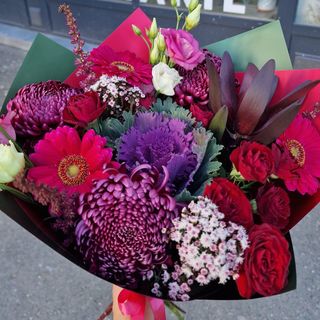 Buchet în nuanțe de Roșu – Burgundy „Pasiune Intensă”