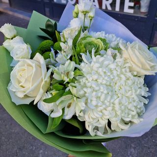 Buchet în nuanțe de Alb – Crem – Verde „Pure Harmony”