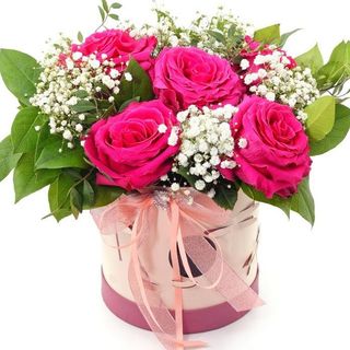 Aranjament floral in cutie "Pasiune și Finețe"