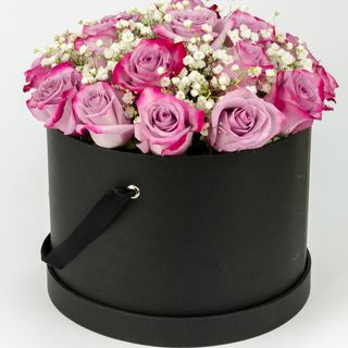 Aranjament floral in cutie "Delicat Roz"