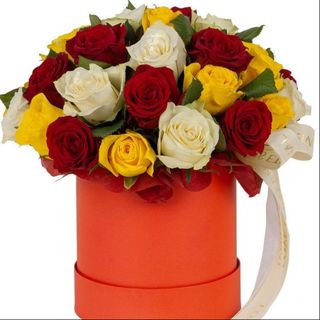 Aranjament floral in cutie "Curcubeu de Emoții"