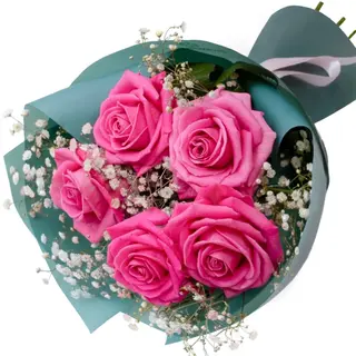 Buchet „Gingășie în nuanțe pastel” cu 5 trandafiri roz
