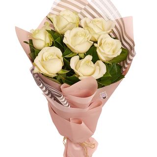 Buchet cu 7 trandafiri „Zâmbet Alb”