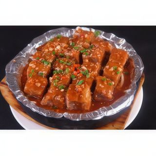 Taro cu sos de carne 肉汁荔浦芋头