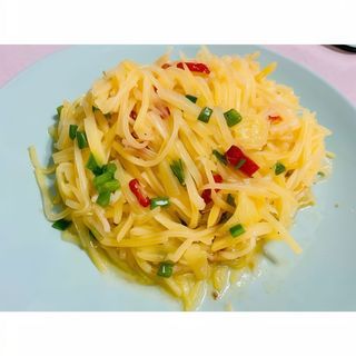 Cartofi iuti acrișori  酸辣土豆丝