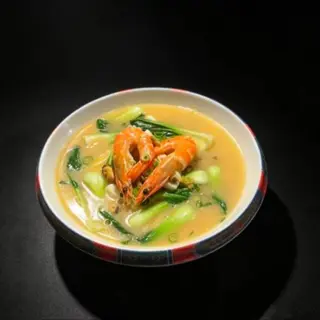Supa cu taitei si fructe de mare 海鲜汤面