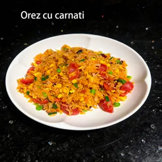 Orez cu carnati 腊肠炒饭