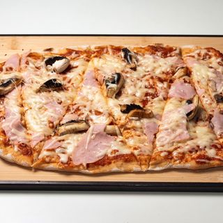 Pizza Prosciutto e Funghi