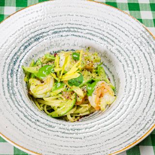 Tagliatelle cu creveți și dovlecei