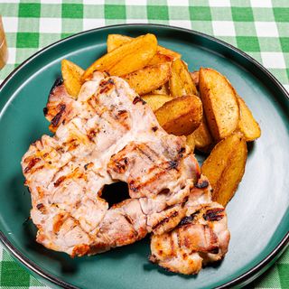 Pulpă de pui la grătar cu cartofi