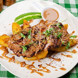 Secret de porc iberic cu cartofi aromați