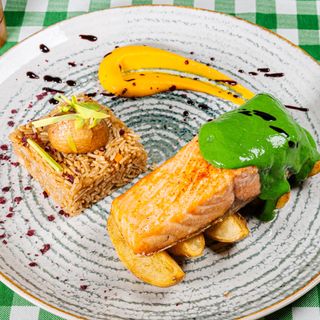 Somon la cuptor cu sos de mărar și orez Thai