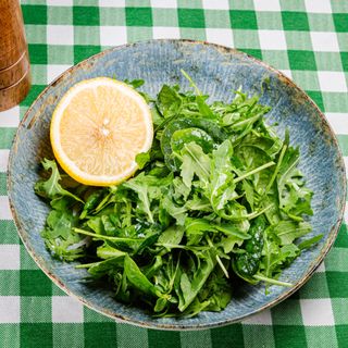 Salată verde cu lămâie