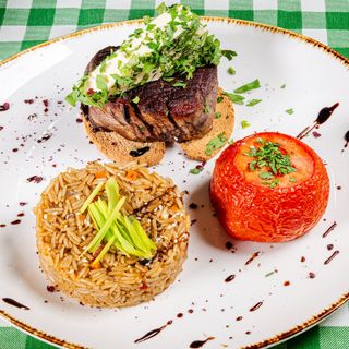 Mușchi de vită la grătar cu unt și orez thai