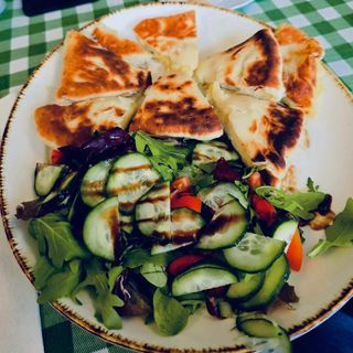 Plăcinte cu varză si cartofi