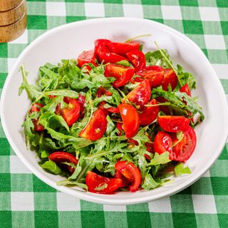 Salata cu rucola si rosii cherry
