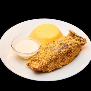 Crap prăjit cu mămăliguță