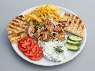 Gyros de pui la farfurie