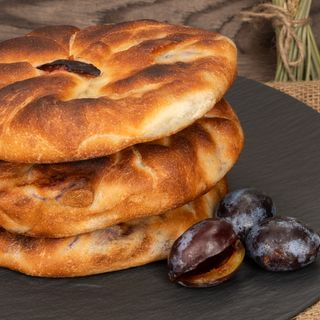 Palanet cu prune și scorțișoară