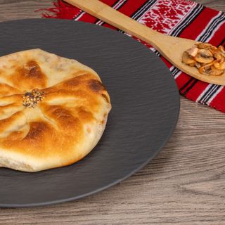 Palanet cu brânză, șuncă și ciuperci