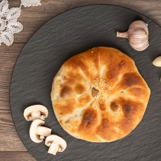 Palanet cu ciuperci și pastă de usturoi făcută în casă