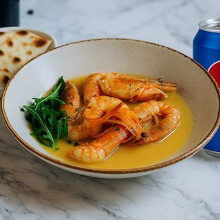 COMBO Creveți in sos de unt cu usturoi + lipie si Pepsi)