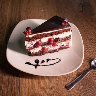 Tort de ciocolată cu vișine