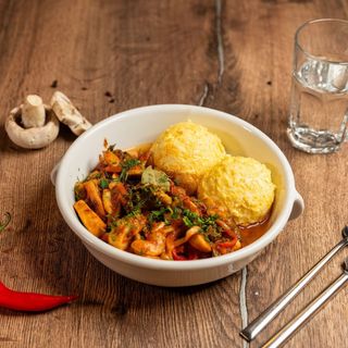 Tocaniță de ciupercuțe cu broccoli si budincă de mălai