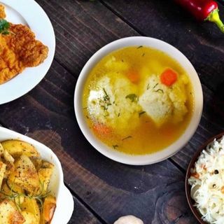 Ciorba țărănească cu piept de pui și legume /Piept de pui la grătar cu cartofi si salata