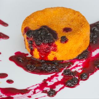 Camembert pane cu dulceață de afine