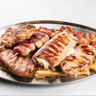 Mix Grill cu Cartofi taranesti