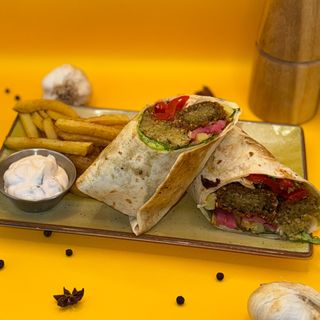 Wrap Falafel & Hummus & Chips