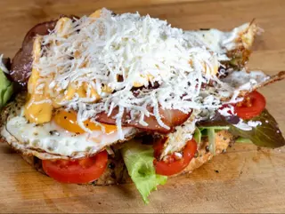 TOAST Cheesy Eggs x 2 & BaconCrispy, Ceddar, Parmesan si Telemea