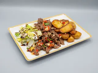 Vrabioara de vita cu chimichurri & cartofi prajiti