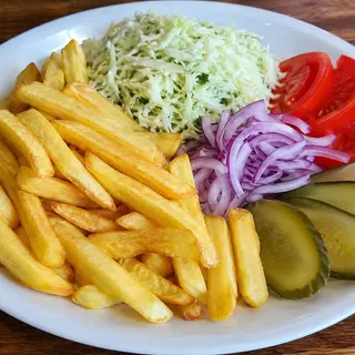 Cartofi prajiti cu salata