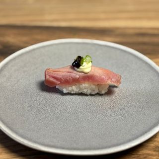 Maguro yaki nigiri