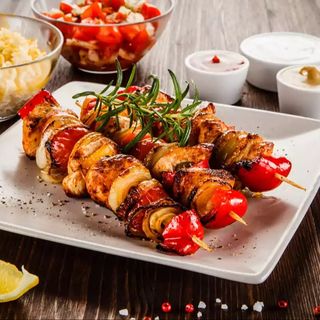 Frigărui piept de pui cu legume