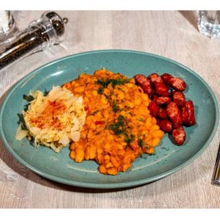 Iahnie de fasole cu cârnăciori